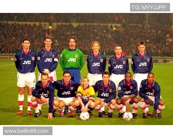 25号球衣足球明星的传奇故事与辉煌成就解析