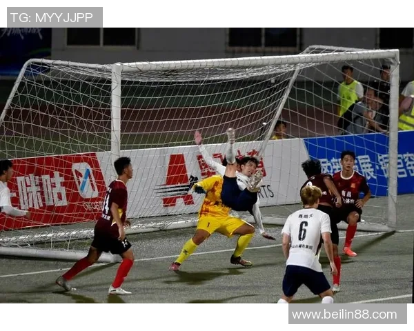 足球蓝色忧郁背后的故事与情感交织的赛场人生